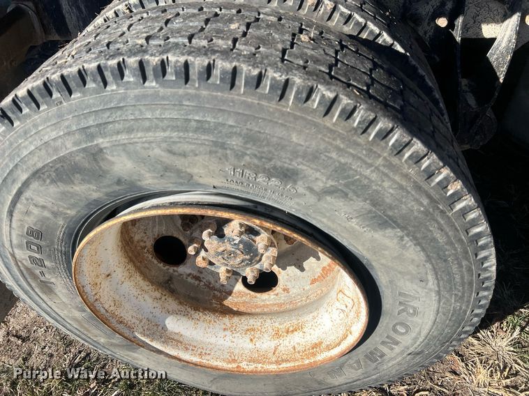 image for item NN9325 2007 International 9200i  semi truck