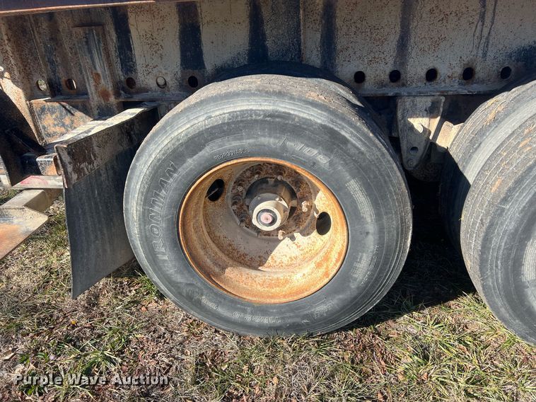 image for item NN9325 2007 International 9200i  semi truck