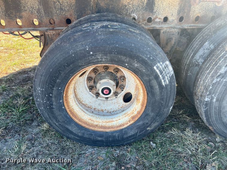 image for item NN9325 2007 International 9200i  semi truck