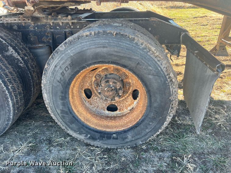 image for item NN9325 2007 International 9200i  semi truck