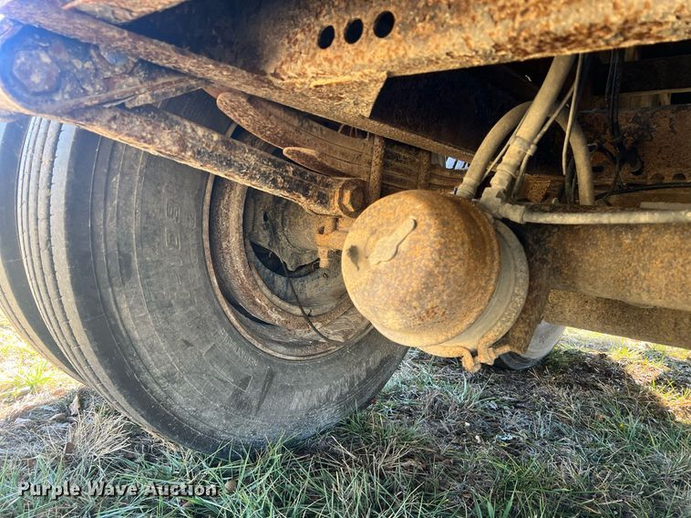 image for item NN9325 2007 International 9200i  semi truck