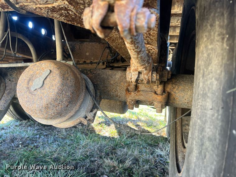 image for item NN9325 2007 International 9200i  semi truck