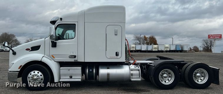 image for item OM9198 2019 Peterbilt 579  semi truck