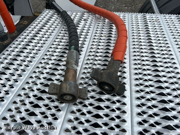 image for item OM9198 2019 Peterbilt 579  semi truck