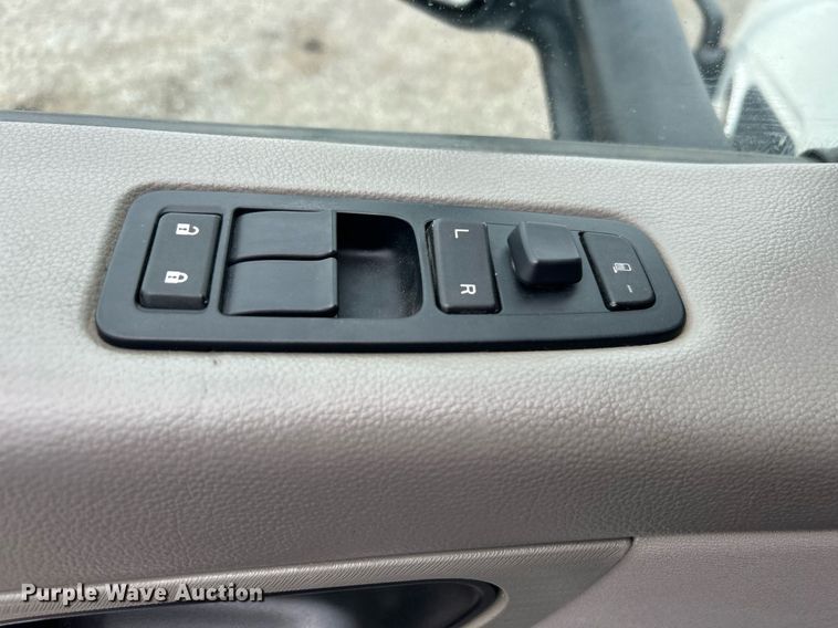 image for item OM9198 2019 Peterbilt 579  semi truck