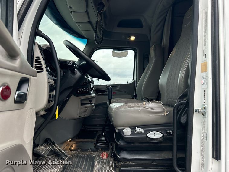 image for item OM9198 2019 Peterbilt 579  semi truck