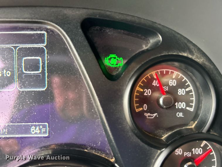 image for item OM9198 2019 Peterbilt 579  semi truck