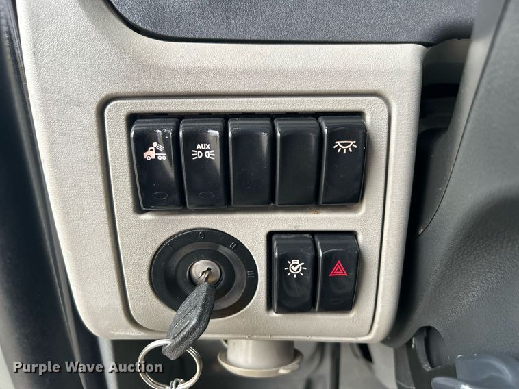 image for item OM9198 2019 Peterbilt 579  semi truck