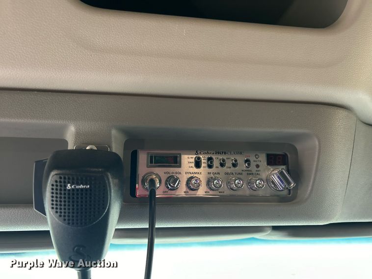 image for item OM9198 2019 Peterbilt 579  semi truck