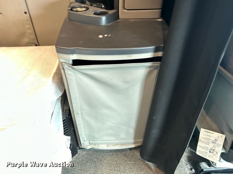 image for item OM9198 2019 Peterbilt 579  semi truck