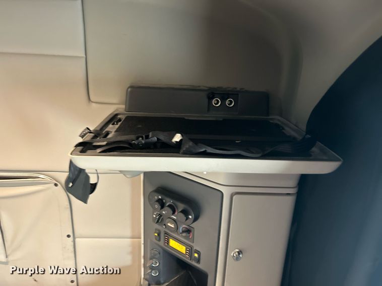 image for item OM9198 2019 Peterbilt 579  semi truck