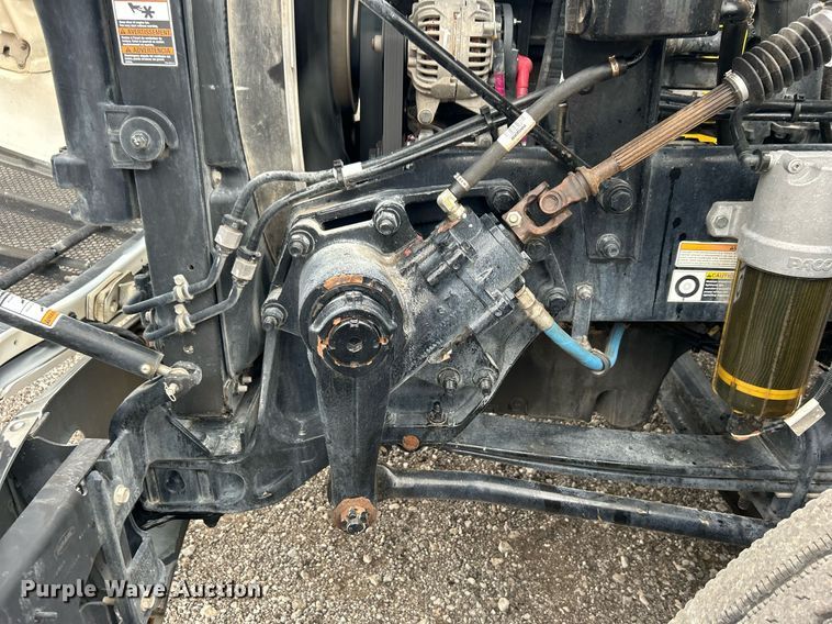 image for item OM9198 2019 Peterbilt 579  semi truck