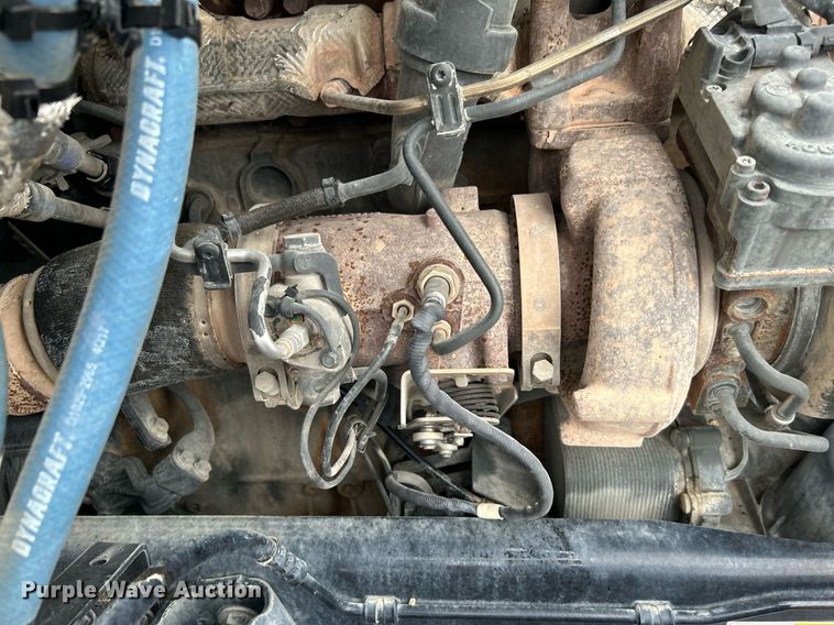 image for item OM9198 2019 Peterbilt 579  semi truck