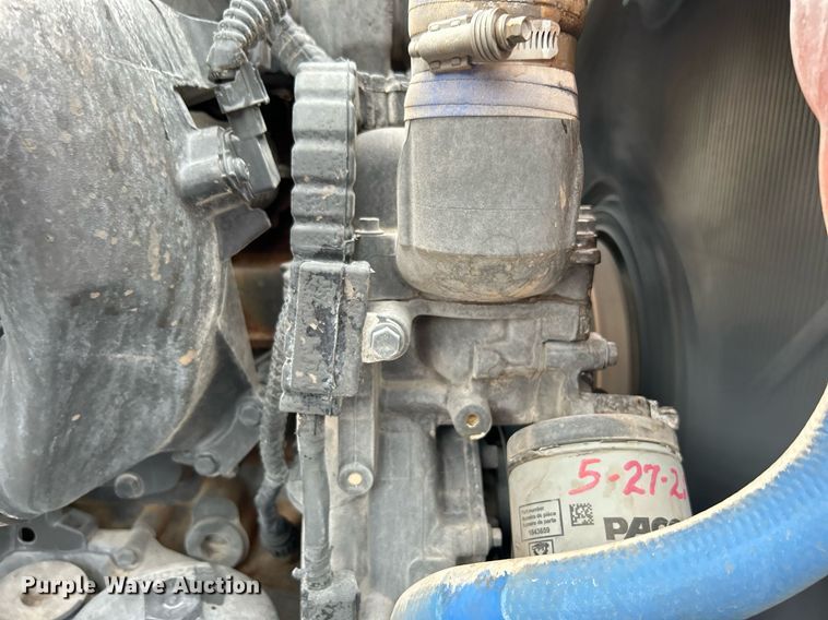 image for item OM9198 2019 Peterbilt 579  semi truck