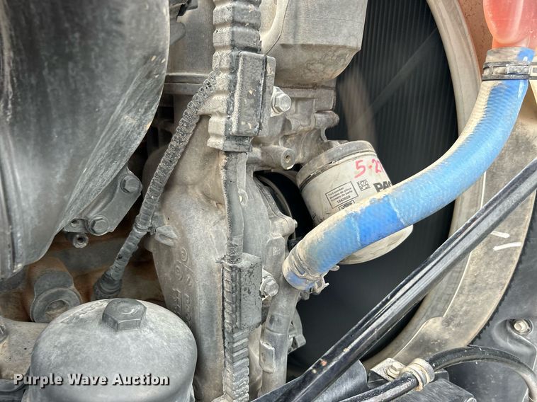 image for item OM9198 2019 Peterbilt 579  semi truck