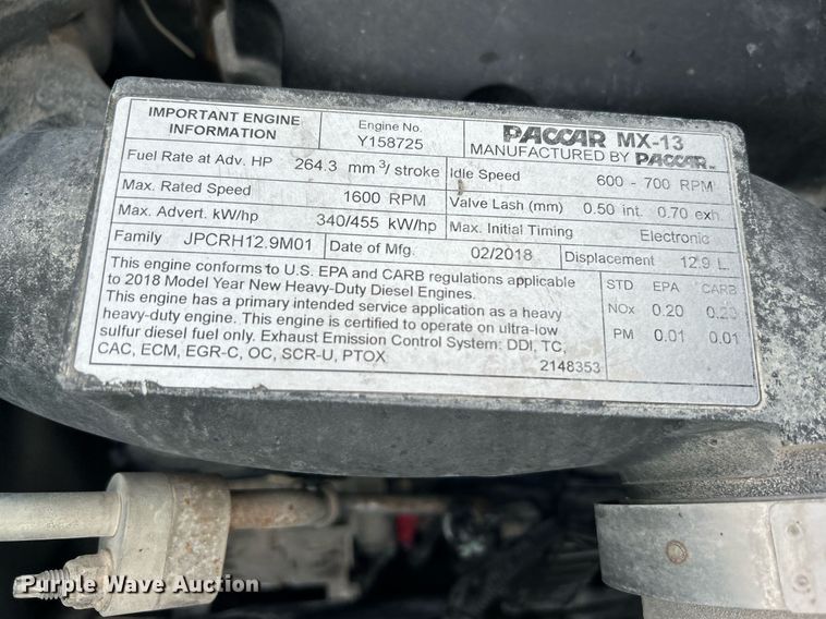 image for item OM9198 2019 Peterbilt 579  semi truck