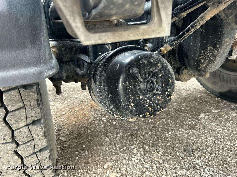 image for item OM9198 2019 Peterbilt 579  semi truck