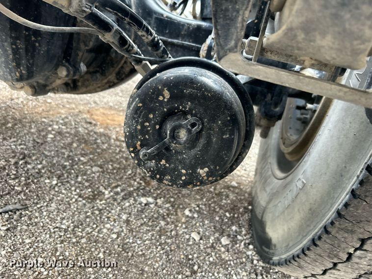 image for item OM9198 2019 Peterbilt 579  semi truck