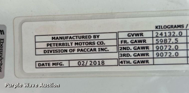 image for item OM9198 2019 Peterbilt 579  semi truck