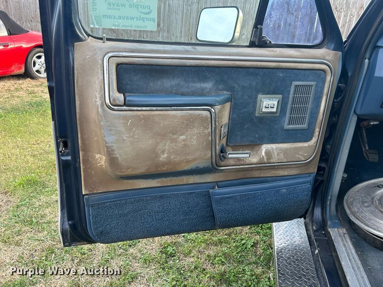 image for item DJ6432 1985 Ford F150  pickup truck