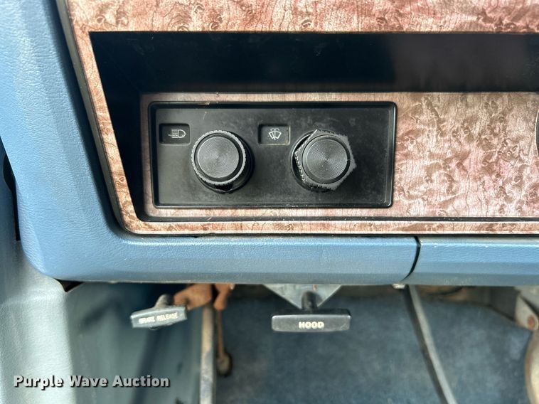 image for item DJ6432 1985 Ford F150  pickup truck