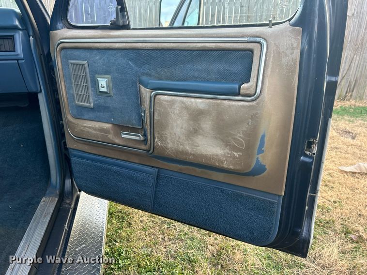 image for item DJ6432 1985 Ford F150  pickup truck