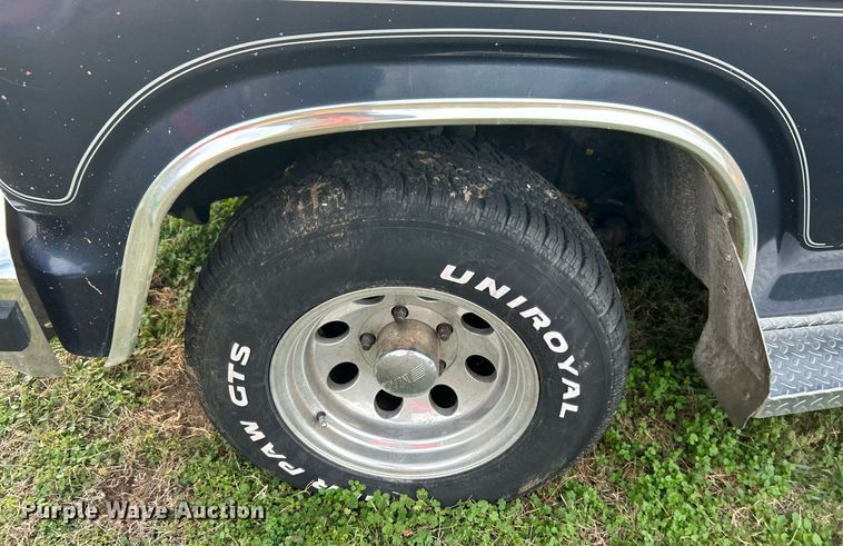 image for item DJ6432 1985 Ford F150  pickup truck