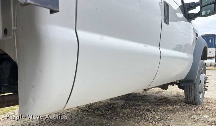 image for item DP2181 2008 Ford F550 Super Duty Crew Cab XL  Crew Cab flatbed pickup truck