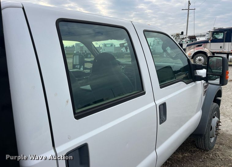 image for item DP2181 2008 Ford F550 Super Duty Crew Cab XL  Crew Cab flatbed pickup truck