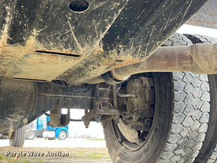 image for item DP2181 2008 Ford F550 Super Duty Crew Cab XL  Crew Cab flatbed pickup truck