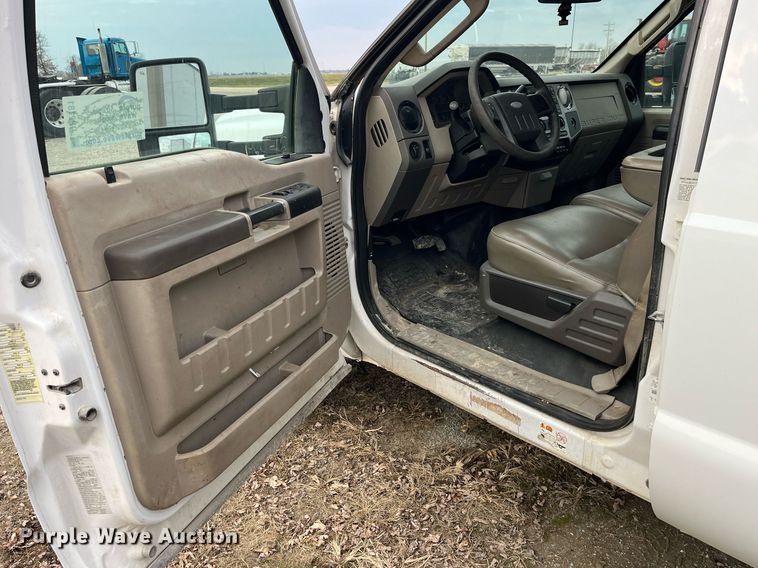 image for item DP2181 2008 Ford F550 Super Duty Crew Cab XL  Crew Cab flatbed pickup truck