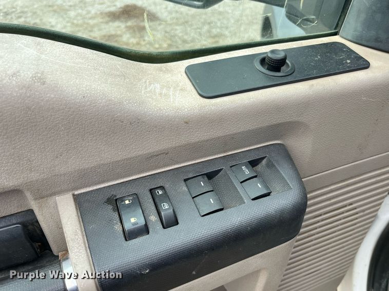 image for item DP2181 2008 Ford F550 Super Duty Crew Cab XL  Crew Cab flatbed pickup truck