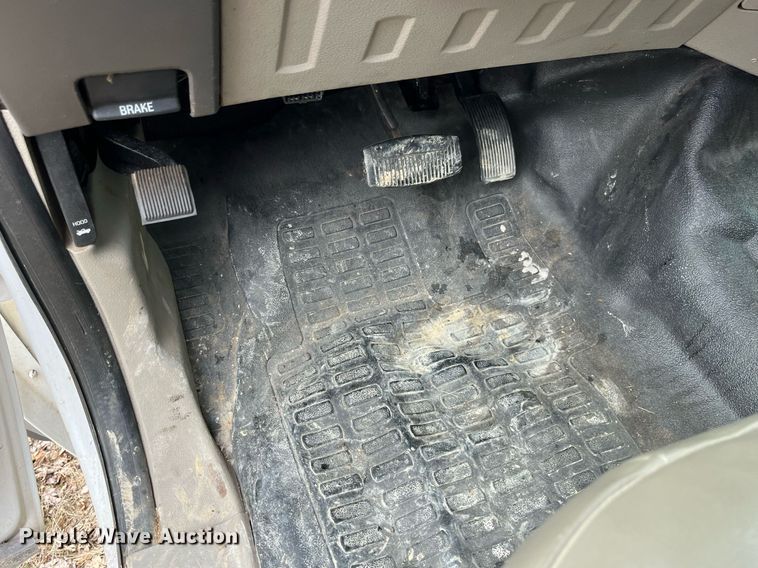 image for item DP2181 2008 Ford F550 Super Duty Crew Cab XL  Crew Cab flatbed pickup truck