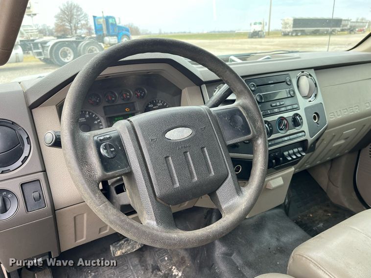 image for item DP2181 2008 Ford F550 Super Duty Crew Cab XL  Crew Cab flatbed pickup truck