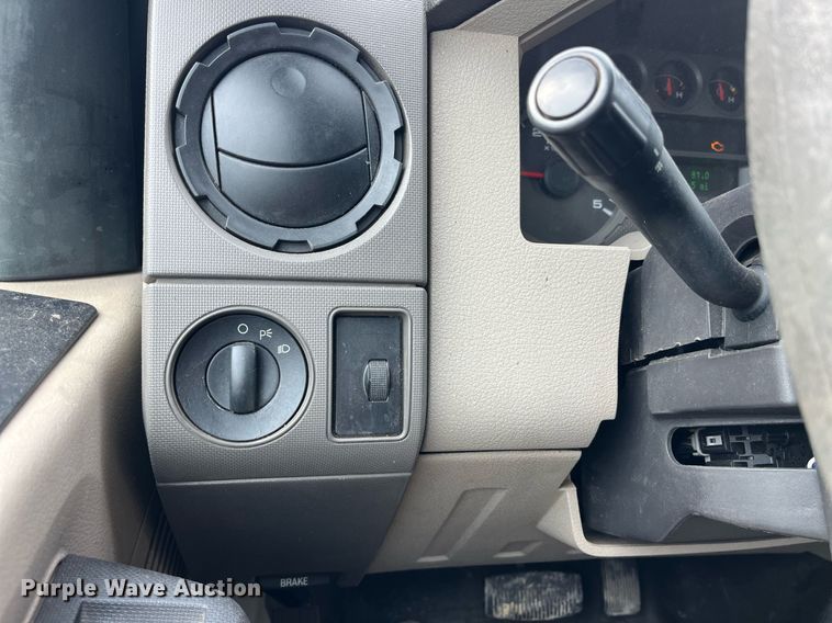 image for item DP2181 2008 Ford F550 Super Duty Crew Cab XL  Crew Cab flatbed pickup truck