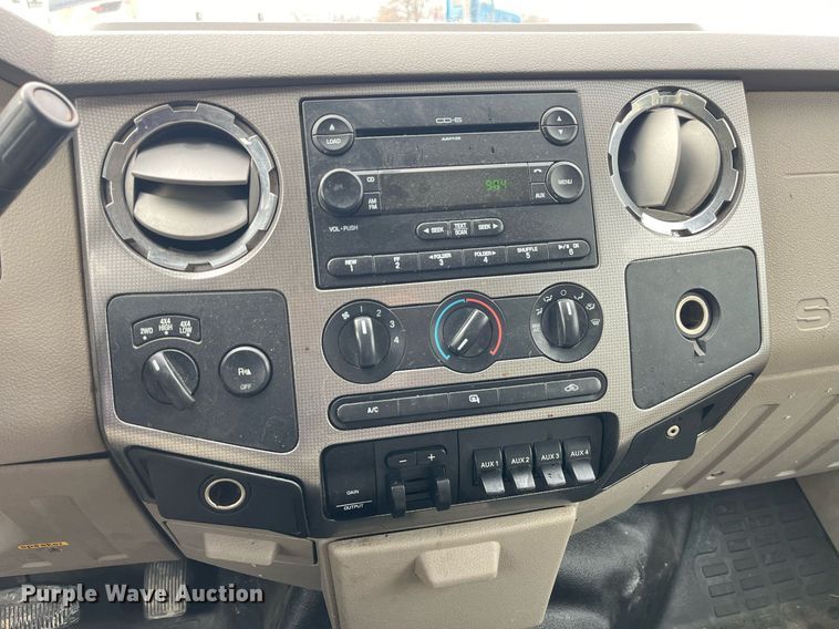 image for item DP2181 2008 Ford F550 Super Duty Crew Cab XL  Crew Cab flatbed pickup truck