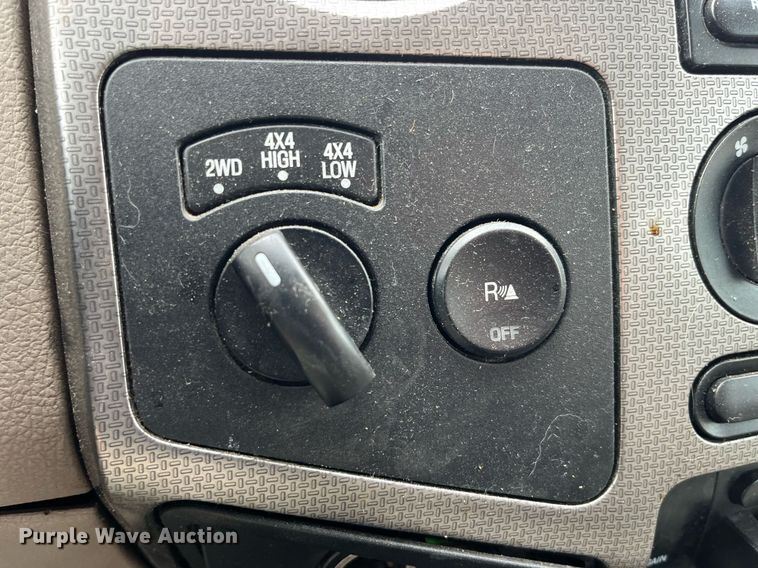 image for item DP2181 2008 Ford F550 Super Duty Crew Cab XL  Crew Cab flatbed pickup truck