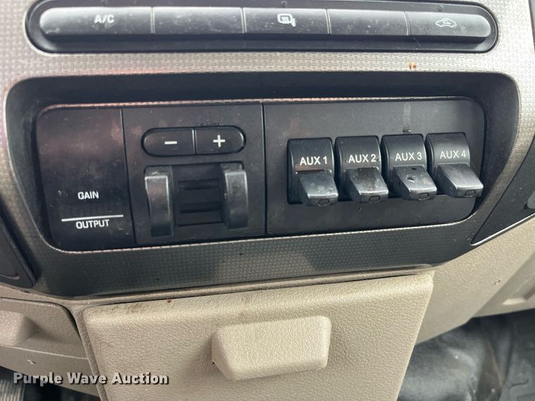 image for item DP2181 2008 Ford F550 Super Duty Crew Cab XL  Crew Cab flatbed pickup truck