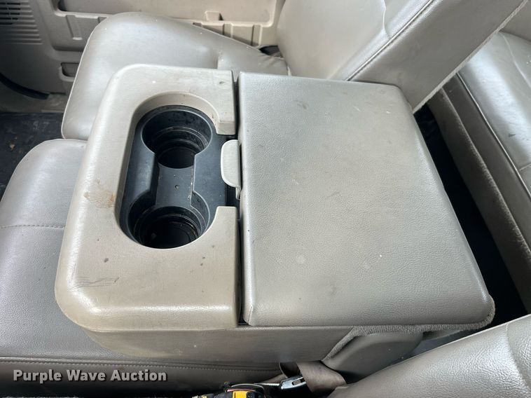 image for item DP2181 2008 Ford F550 Super Duty Crew Cab XL  Crew Cab flatbed pickup truck