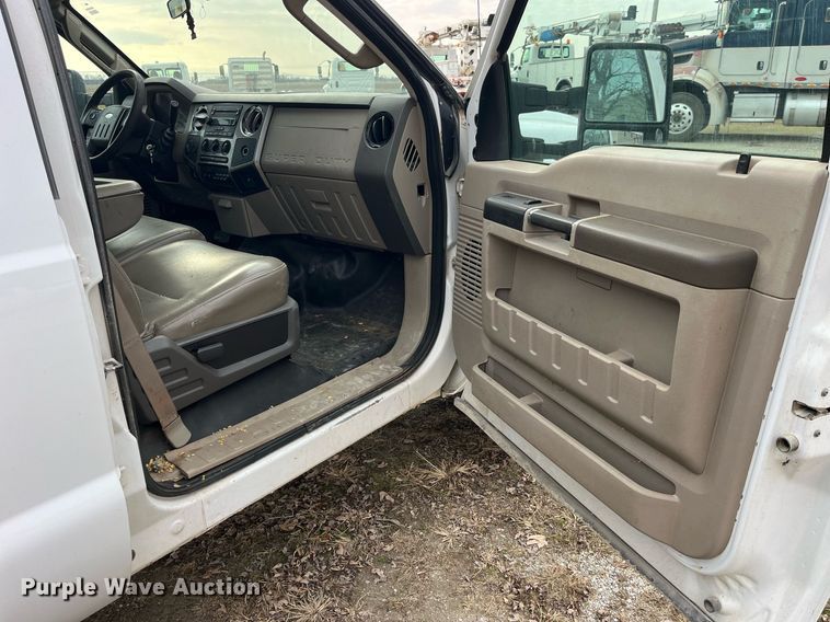 image for item DP2181 2008 Ford F550 Super Duty Crew Cab XL  Crew Cab flatbed pickup truck