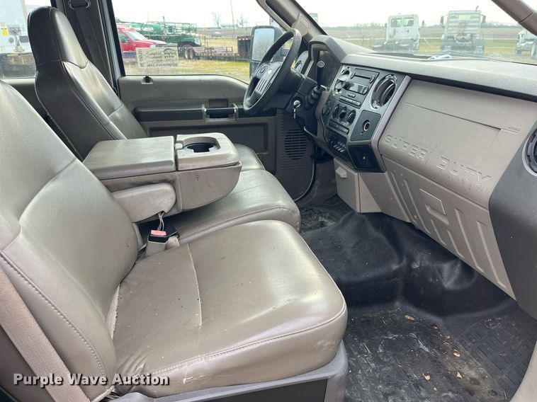 image for item DP2181 2008 Ford F550 Super Duty Crew Cab XL  Crew Cab flatbed pickup truck