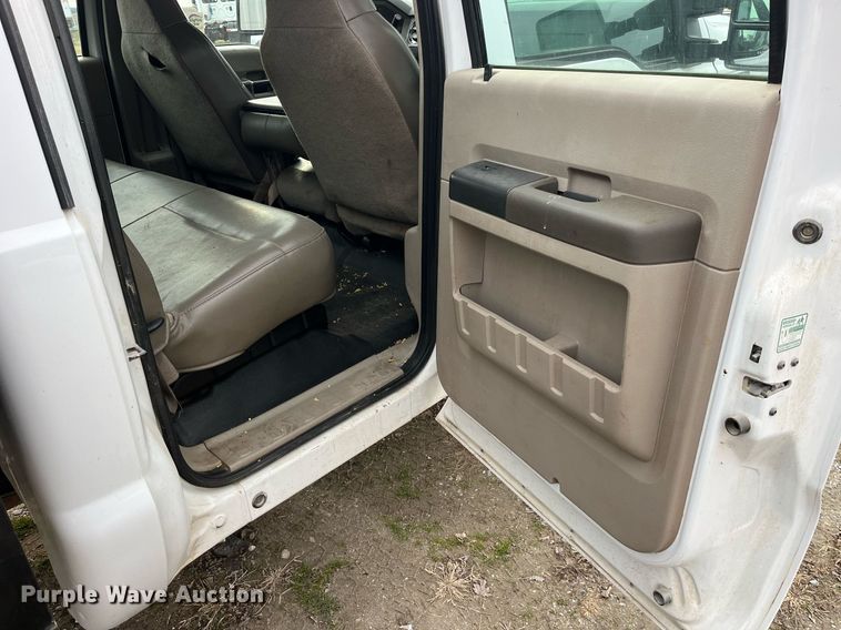 image for item DP2181 2008 Ford F550 Super Duty Crew Cab XL  Crew Cab flatbed pickup truck