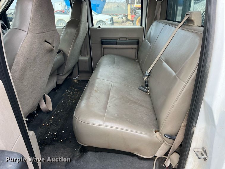 image for item DP2181 2008 Ford F550 Super Duty Crew Cab XL  Crew Cab flatbed pickup truck