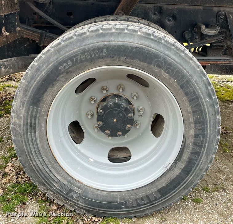 image for item DP2181 2008 Ford F550 Super Duty Crew Cab XL  Crew Cab flatbed pickup truck