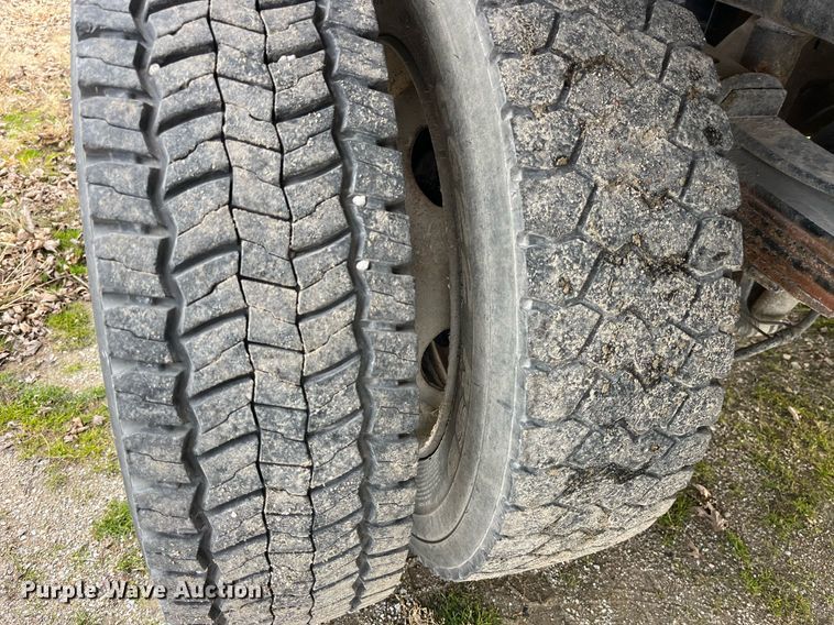 image for item DP2181 2008 Ford F550 Super Duty Crew Cab XL  Crew Cab flatbed pickup truck