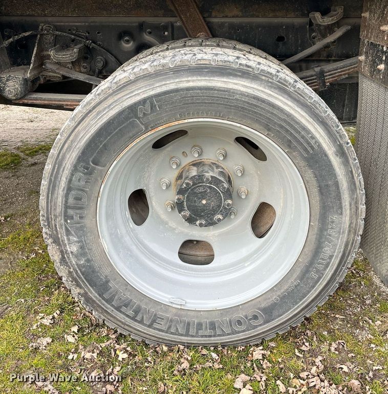 image for item DP2181 2008 Ford F550 Super Duty Crew Cab XL  Crew Cab flatbed pickup truck