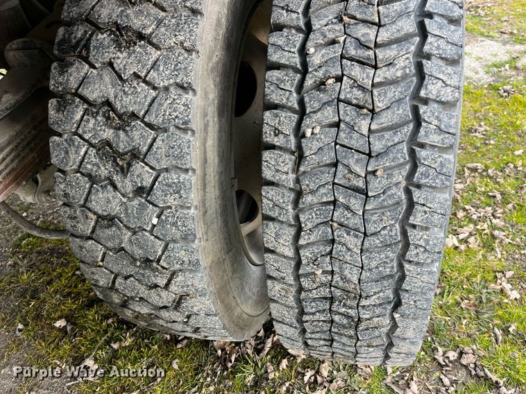 image for item DP2181 2008 Ford F550 Super Duty Crew Cab XL  Crew Cab flatbed pickup truck