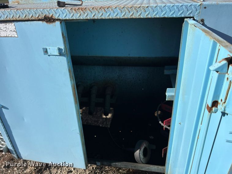 image for item DQ1073 Fuel trailer