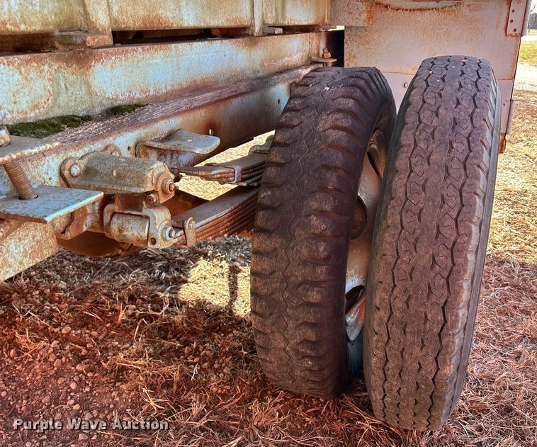 image for item DQ1073 Fuel trailer