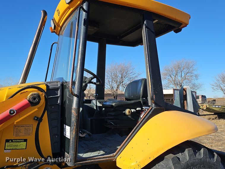 image for item DQ8529 2007 JCB 3CLL  landscape tractor